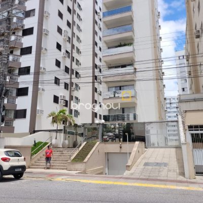 Apartamento com 141m², 3 quartos (sendo 1 suíte), 1 garagem, no bairro Centro em Florianópolis