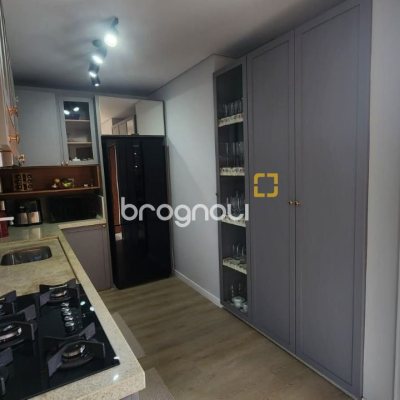 Casa com 102m², 2 quartos (sendo 1 suíte), 2 garagens, no bairro Carianos em Florianópolis