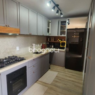 Casa com 102m², 2 quartos (sendo 1 suíte), 2 garagens, no bairro Carianos em Florianópolis