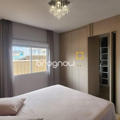 Casa com 102m², 2 quartos (sendo 1 suíte), 2 garagens, no bairro Carianos em Florianópolis