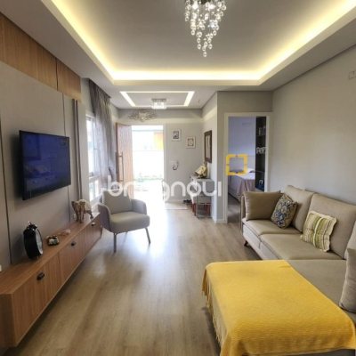 Casa com 102m², 2 quartos (sendo 1 suíte), 2 garagens, no bairro Carianos em Florianópolis