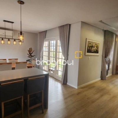 Casa com 102m², 2 quartos (sendo 1 suíte), 2 garagens, no bairro Carianos em Florianópolis
