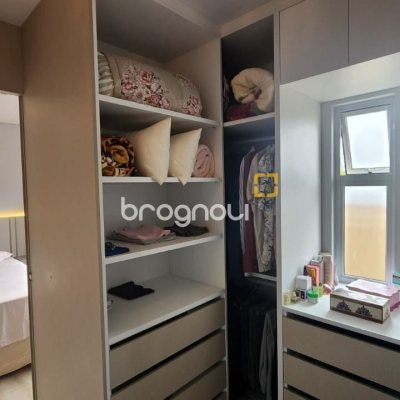 Casa com 102m², 2 quartos (sendo 1 suíte), 2 garagens, no bairro Carianos em Florianópolis