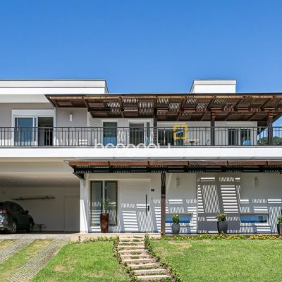 Casa de Condomínio com 542m², 4 quartos (sendo 3 suítes), 2 garagens, no bairro Lagoa da Conceição em Florianópolis