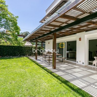 Casa de Condomínio com 542m², 4 quartos (sendo 3 suítes), 2 garagens, no bairro Lagoa da Conceição em Florianópolis