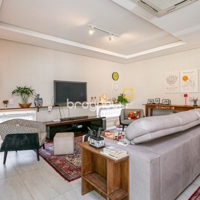 Casa de Condomínio com 542m², 4 quartos (sendo 3 suítes), 2 garagens, no bairro Lagoa da Conceição em Florianópolis