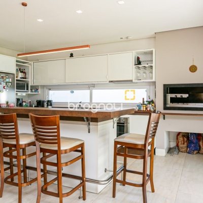 Casa de Condomínio com 542m², 4 quartos (sendo 3 suítes), 2 garagens, no bairro Lagoa da Conceição em Florianópolis