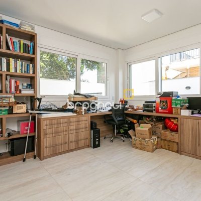 Casa de Condomínio com 542m², 4 quartos (sendo 3 suítes), 2 garagens, no bairro Lagoa da Conceição em Florianópolis