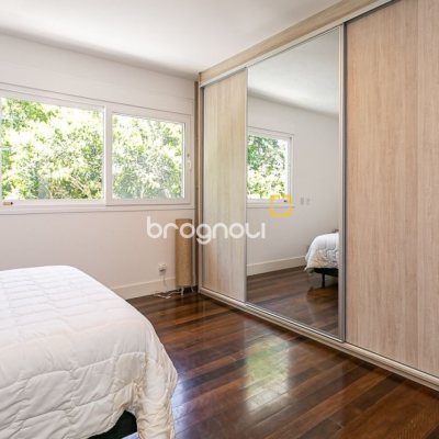 Casa de Condomínio com 542m², 4 quartos (sendo 3 suítes), 2 garagens, no bairro Lagoa da Conceição em Florianópolis