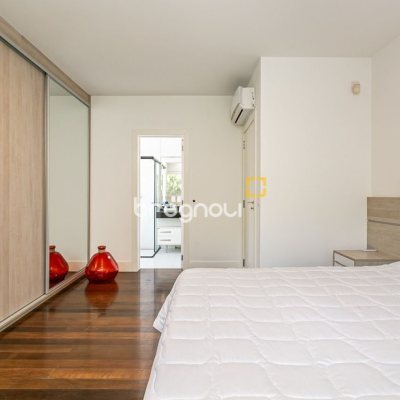 Casa de Condomínio com 542m², 4 quartos (sendo 3 suítes), 2 garagens, no bairro Lagoa da Conceição em Florianópolis