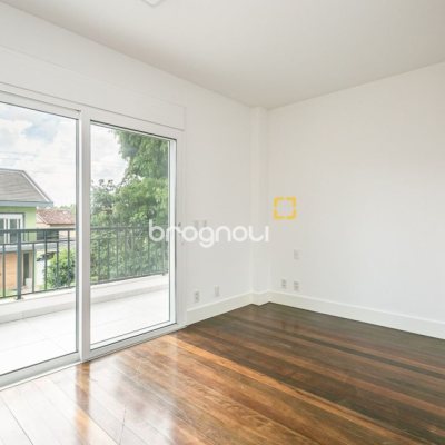 Casa de Condomínio com 542m², 4 quartos (sendo 3 suítes), 2 garagens, no bairro Lagoa da Conceição em Florianópolis