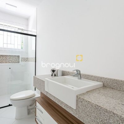 Casa de Condomínio com 542m², 4 quartos (sendo 3 suítes), 2 garagens, no bairro Lagoa da Conceição em Florianópolis