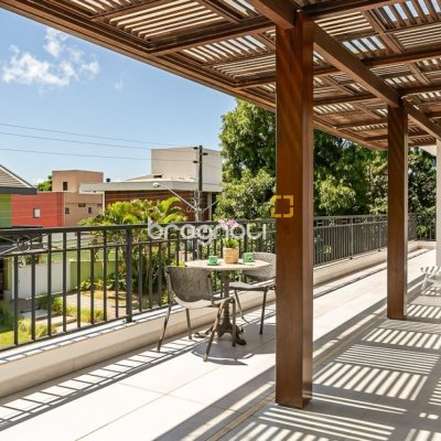 Casa de Condomínio com 542m², 4 quartos (sendo 3 suítes), 2 garagens, no bairro Lagoa da Conceição em Florianópolis