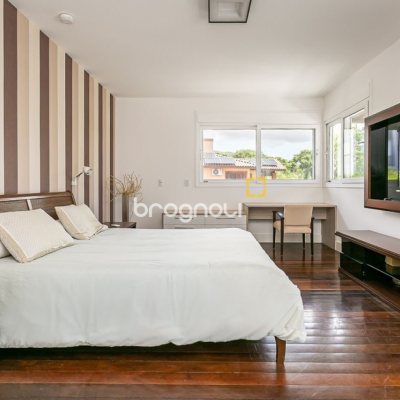 Casa de Condomínio com 542m², 4 quartos (sendo 3 suítes), 2 garagens, no bairro Lagoa da Conceição em Florianópolis