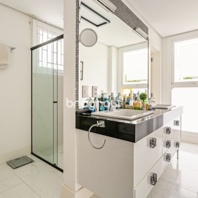 Casa de Condomínio com 542m², 4 quartos (sendo 3 suítes), 2 garagens, no bairro Lagoa da Conceição em Florianópolis