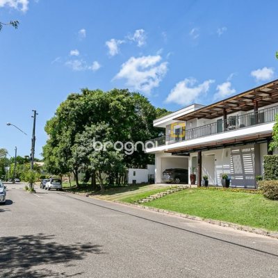 Casa de Condomínio com 542m², 4 quartos (sendo 3 suítes), 2 garagens, no bairro Lagoa da Conceição em Florianópolis