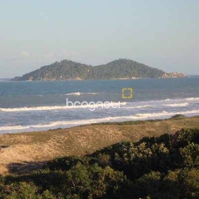 Casa com 182m², 3 quartos (sendo 1 suíte), 1 garagem, no bairro Campeche em Florianópolis
