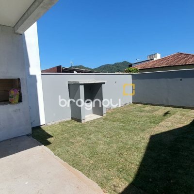 Casa com 182m², 3 quartos (sendo 1 suíte), 1 garagem, no bairro Campeche em Florianópolis