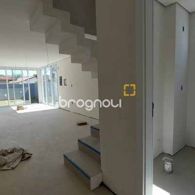 Casa com 182m², 3 quartos (sendo 1 suíte), 1 garagem, no bairro Campeche em Florianópolis