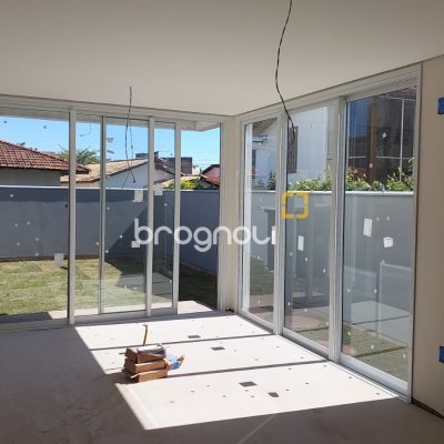 Casa com 182m², 3 quartos (sendo 1 suíte), 1 garagem, no bairro Campeche em Florianópolis
