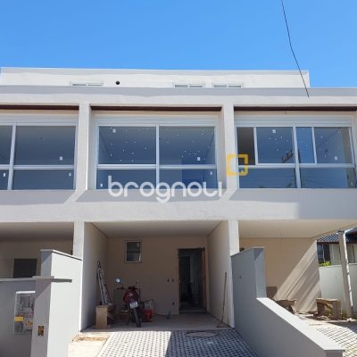 Casa com 182m², 3 quartos (sendo 1 suíte), 1 garagem, no bairro Campeche em Florianópolis