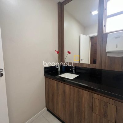 Sala com 57m², no bairro Centro em Florianópolis