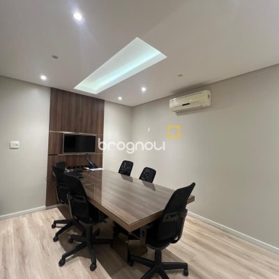 Sala com 57m², no bairro Centro em Florianópolis