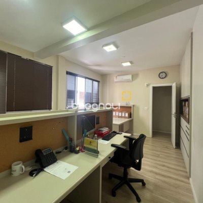 Sala com 57m², no bairro Centro em Florianópolis