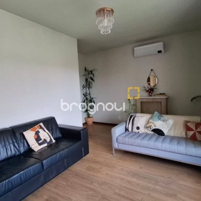Casa com 168m², 3 quartos (sendo 1 suíte), 2 garagens, no bairro Capoeiras em Florianópolis