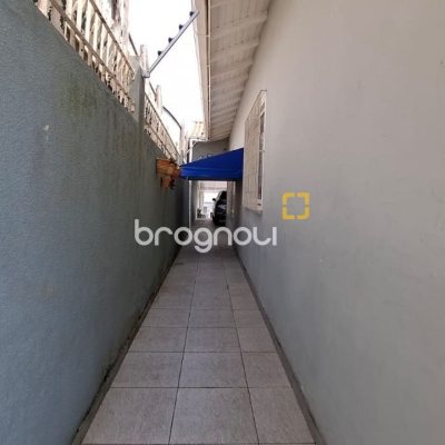 Casa com 168m², 3 quartos (sendo 1 suíte), 2 garagens, no bairro Capoeiras em Florianópolis