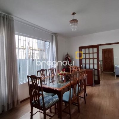 Casa com 168m², 3 quartos (sendo 1 suíte), 2 garagens, no bairro Capoeiras em Florianópolis