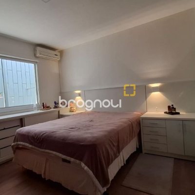 Casa com 168m², 3 quartos (sendo 1 suíte), 2 garagens, no bairro Capoeiras em Florianópolis