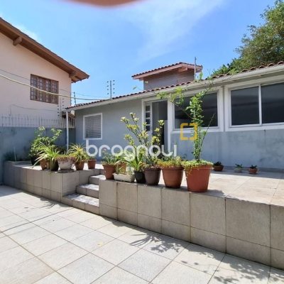 Casa com 168m², 3 quartos (sendo 1 suíte), 2 garagens, no bairro Capoeiras em Florianópolis