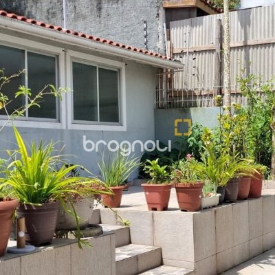 Casa com 168m², 3 quartos (sendo 1 suíte), 2 garagens, no bairro Capoeiras em Florianópolis