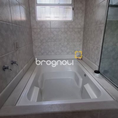 Casa com 168m², 3 quartos (sendo 1 suíte), 2 garagens, no bairro Capoeiras em Florianópolis