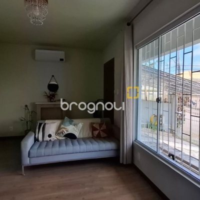 Casa com 168m², 3 quartos (sendo 1 suíte), 2 garagens, no bairro Capoeiras em Florianópolis