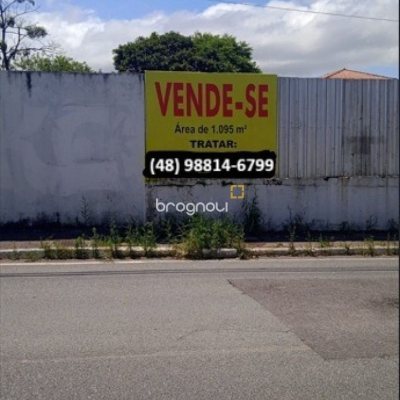 Terreno com 1095m², no bairro Floresta em São José