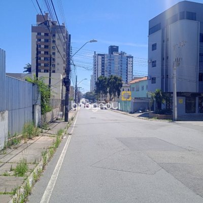Terreno com 1095m², no bairro Floresta em São José