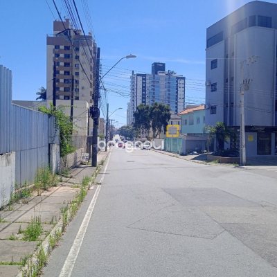 Terreno com 1095m², no bairro Floresta em São José