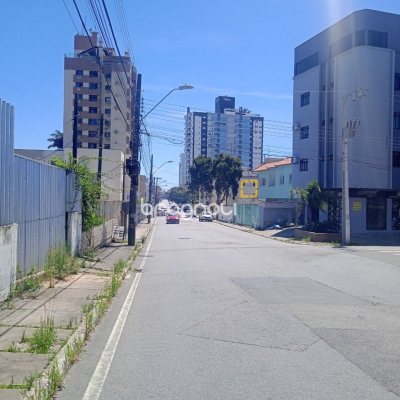 Terreno com 1095m², no bairro Floresta em São José