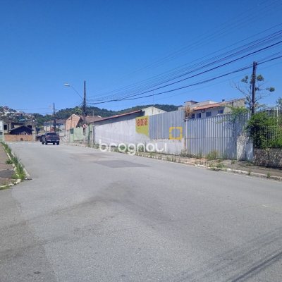 Terreno com 1095m², no bairro Floresta em São José