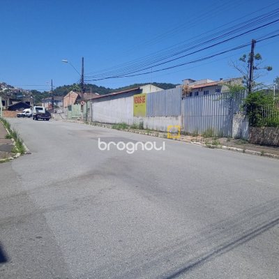 Terreno com 1095m², no bairro Floresta em São José