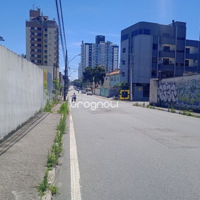 Terreno com 1095m², no bairro Floresta em São José