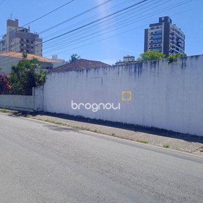 Terreno com 1095m², no bairro Floresta em São José