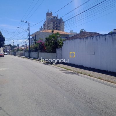 Terreno com 1095m², no bairro Floresta em São José