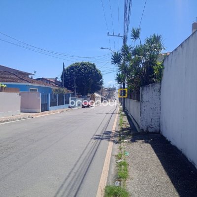 Terreno com 1095m², no bairro Floresta em São José