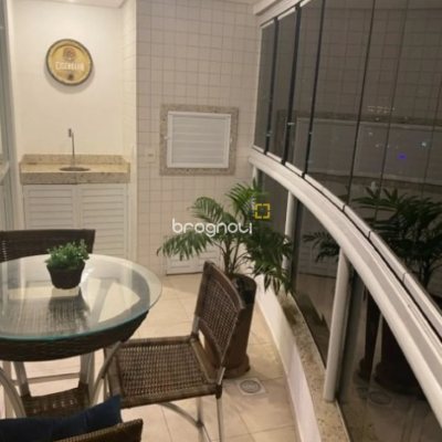 Apartamento com 108m², 3 quartos (sendo 1 suíte), 2 garagens, no bairro Estreito em Florianópolis