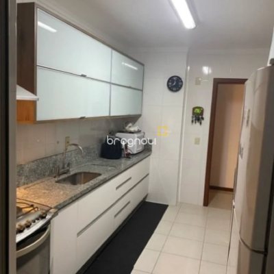 Apartamento com 108m², 3 quartos (sendo 1 suíte), 2 garagens, no bairro Estreito em Florianópolis