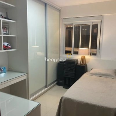 Apartamento com 108m², 3 quartos (sendo 1 suíte), 2 garagens, no bairro Estreito em Florianópolis