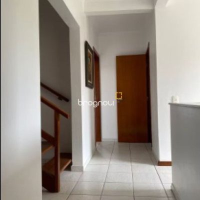 Casa com 370m², 3 quartos (sendo 2 suítes), 3 garagens, no bairro Campeche em Florianópolis